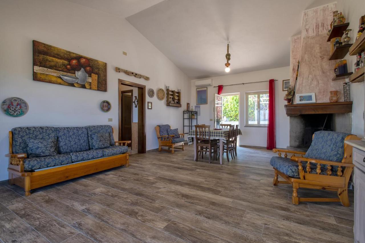 Appartamento Panoramico Isola Rossa Eksteriør billede